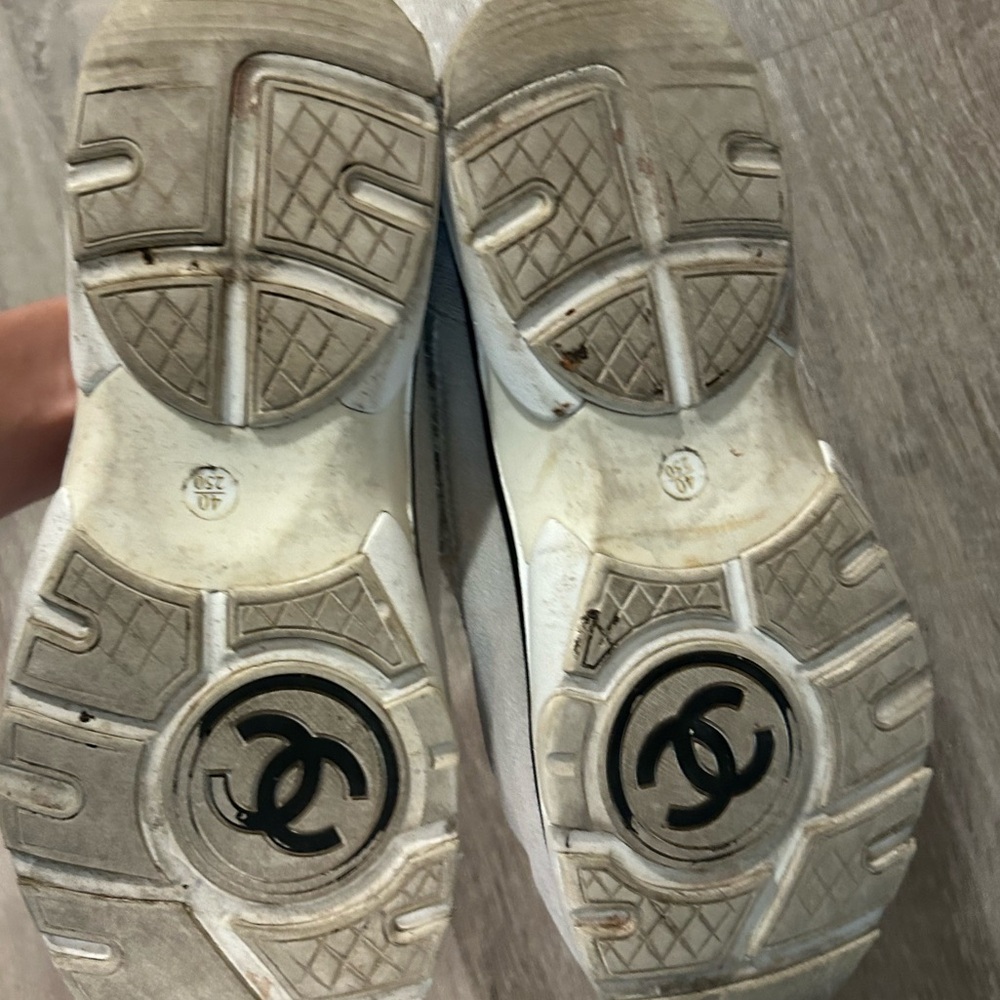 CHANEL White Tweed Sneakers with Laces - Picture 5 of 8